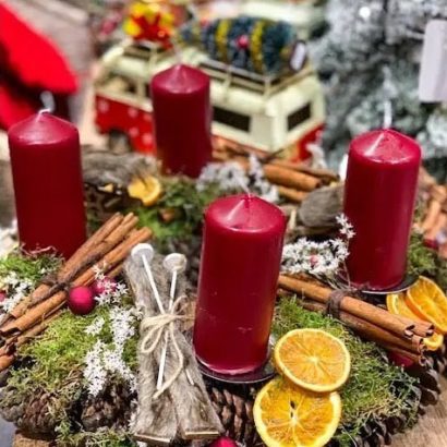 An Advent wreath with four red candles
