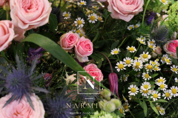 Panier de fleurs de saison roses Léonora par Narmino