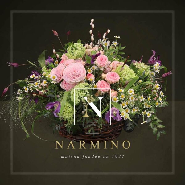 Petit panier de fleurs de saison couleur rose