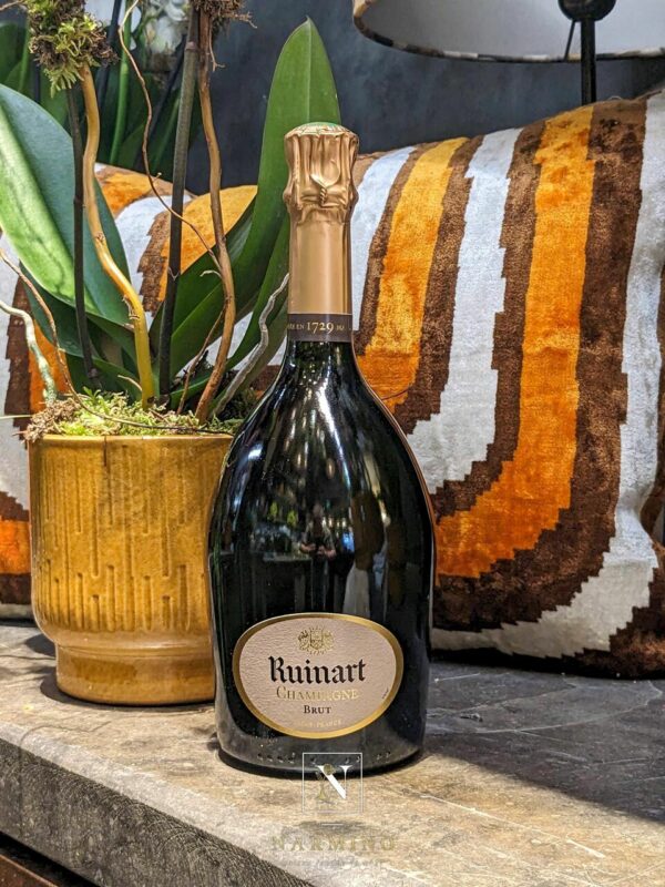 Bouteille de champagne Ruinart, suggestion de présentation.